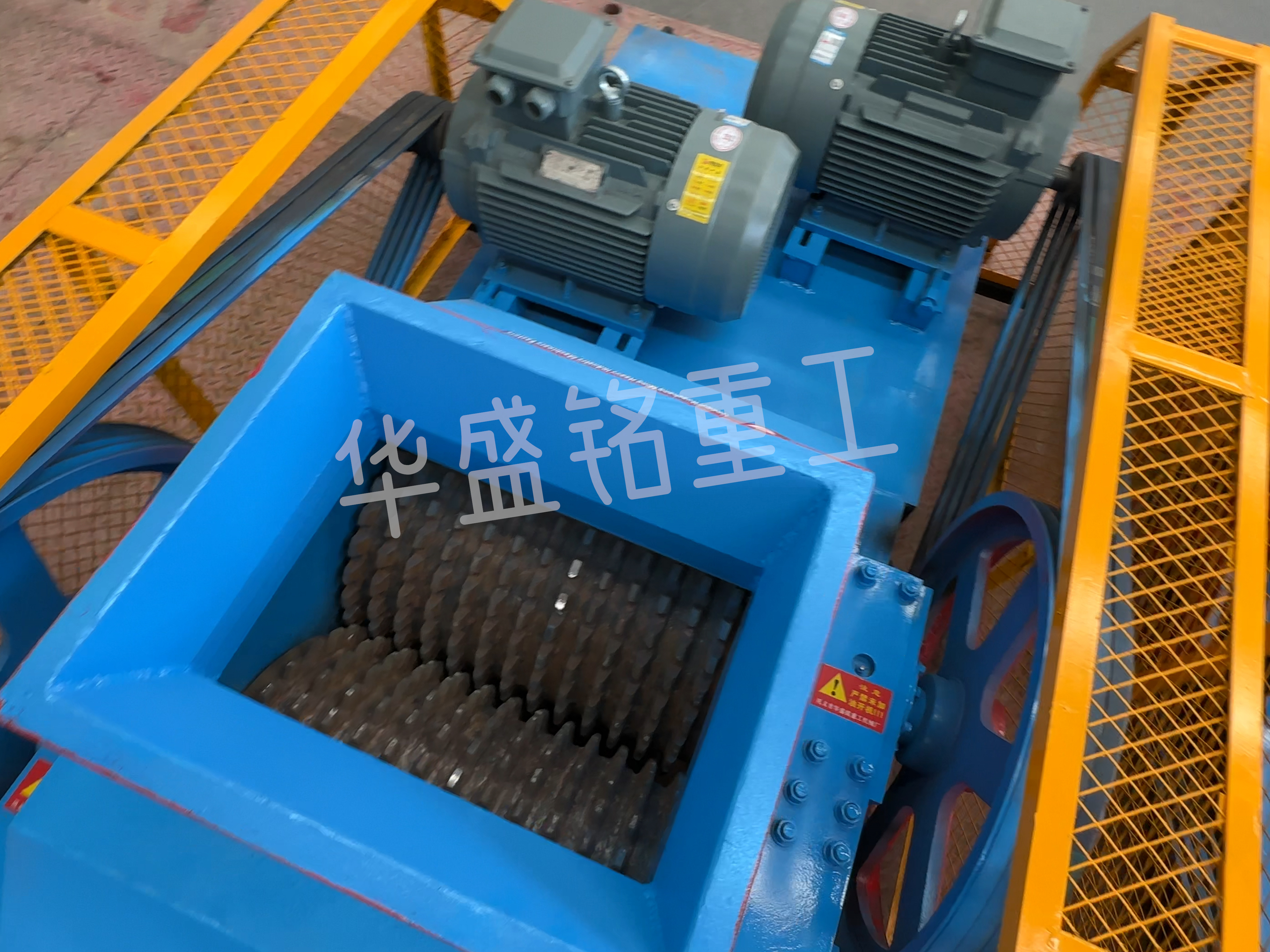 大塊瀝青料破碎機(jī),瀝青銑刨料破碎機(jī),瀝青再生料雙齒輥破碎機(jī)廠家 
